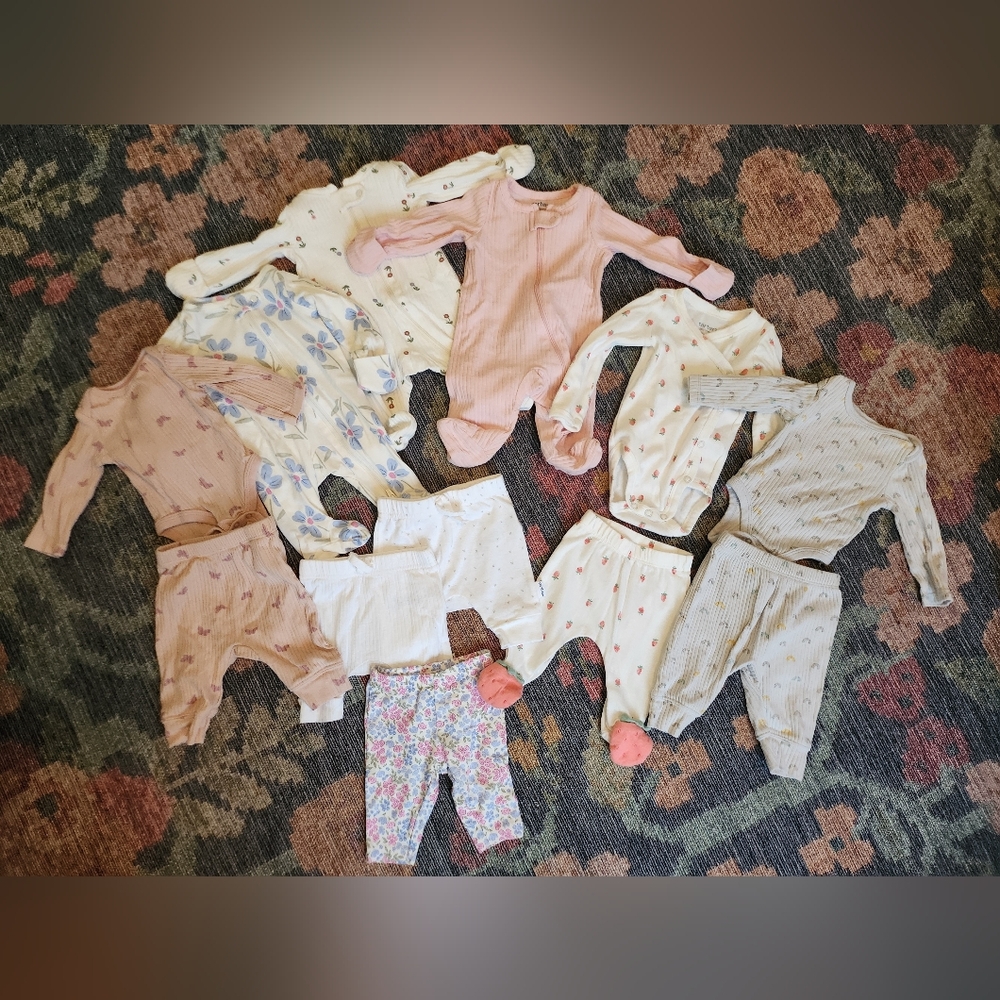Adorable Newborn Baby Bundle Set - EUC